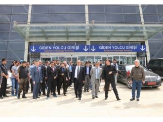 Vali Canbolat, Havalimanında İncelemelerde Bulundu