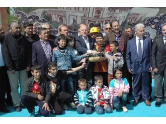 Başkan Sekmen Mahalle Bilgi Evlerinin Temelini Mahallelenin Çocuklarıyla Birlikte Attı