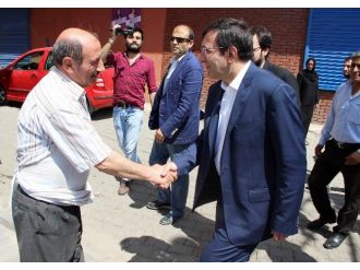 Bakan Yılmaz, Diyarbakır’ın En Sıkıntılı Bölgesinde Vatandaşlarla Buluştu