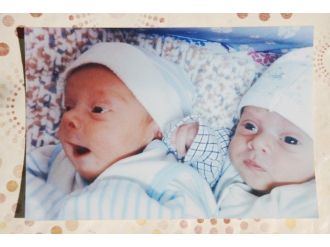 İkiz Bebekler Dedeleri İle Birlikte Toprağa Verildi