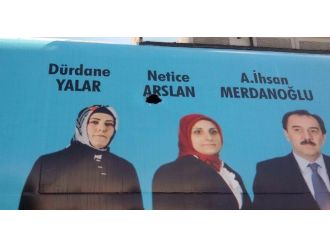 Ak Parti Seçim Otobüsüne Taşlı Saldırı