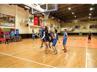 Şehitkamil Beldiyesi Spor Şenliklerine Binlerce Öğrenci Katıldı