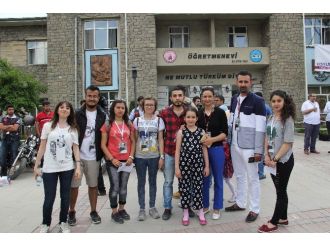 Motorlu Ve Bisikletli Gönüllülerden Hayvanseverlik Örneği