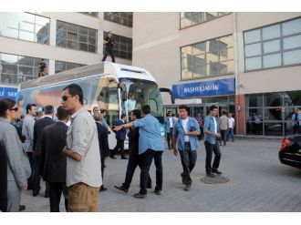 Başbakan Davutoğlu, Yeni Doğum Yapan 13 Anneye Hediye Verdi