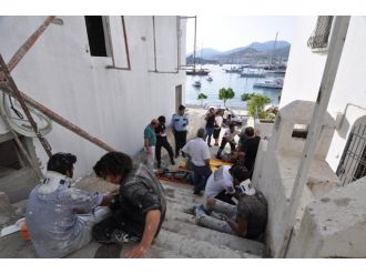 İnşaat İskelesi Çöktü: 4 Yaralı