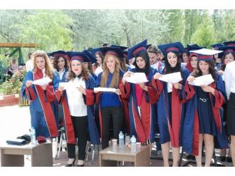 Gürün Meslek Yüksek Okulunda Mezuniyet Heyecanı
