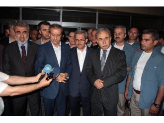 Bakanlardan Bıçaklanan Milletvekili Adayına Ziyaret