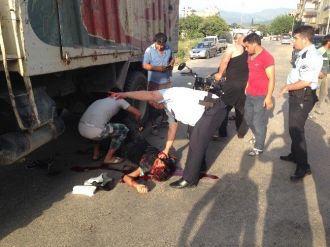 Motosiklet Hafriyat Kamyonunun Altına Girdi: 1 Yaralı