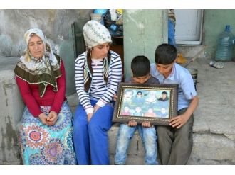 Baba Öldü, Anne Terk Etti