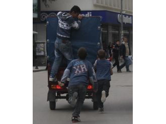 Çocukların Tehlikeli Oyunu
