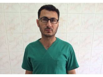 Dayısını Muayene Ettirmek İçin Sahte Doktor Oldu