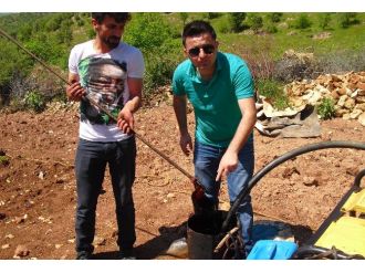 Su Ararken Petrol Buldu
