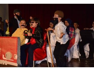 Özel İstikbal Ortaokulu’ndan Sanat Gecesi