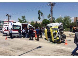 Van’da Trafik Kazası: 18 Yaralı
