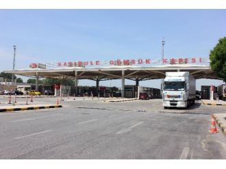 Kapıkule’de ‘Çile’ Kuyruğu Uzadıkça Uzuyor