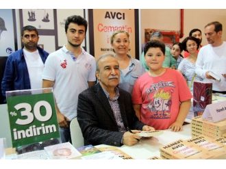 Hanefi Avcı Samsun’da Okurlarıyla Bir Araya Geldi