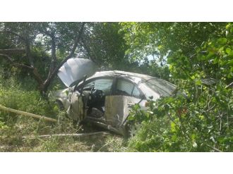 Otomobil Kiraz Bahçesine Uçtu: 2 Yaralı