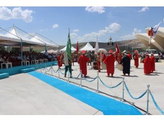 Başkan, Terminali Sürdüğü Otobüsle Açtı