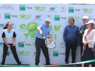Bakan İle Başkan Tenis Kortunda