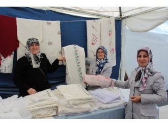 Tekirdağlı Kadınlar Diktikleri Kumaşları Satarak Bağış Yapıyor
