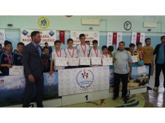 Vanlı Badmintoncular Grup Birincisi Oldu