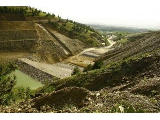 Milletvekili Adayı Özkaldı Yapımı Süren Karamık Barajı’nda İncelemelerde Bulundu