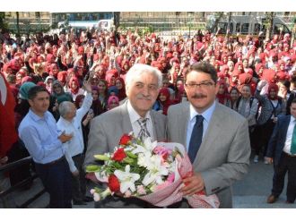 Başkan Çelik Öğretmenine Vefa