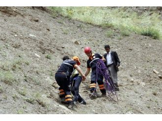 Kayalıklarda Mahsur Kalan Kasap Kurtarıldı