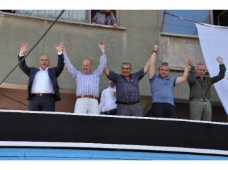 Ak Parti Mitinglere Devam Ediyor