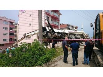 Düzce’de Beton Pompası Devrilmek Üzereyken Durduruldu