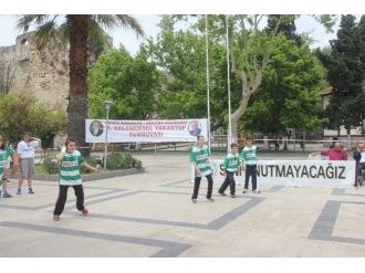 Hocalarının Anısına Yakar Top Oynadılar