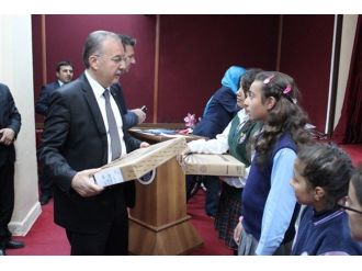 Umre Biletini Vali Özdemir’ İn Elinden Aldı