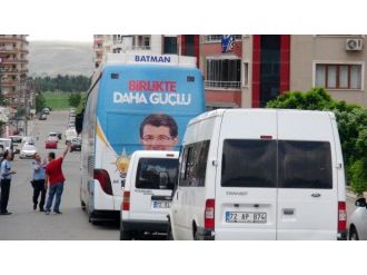 Ak Parti Seçim Otobüsüne Silahlı Saldırı