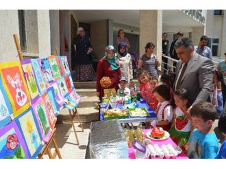 Anaokulu Öğrencilerinden Resim Sergisi