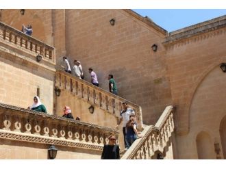 Kulplu Bayanlar Mardin’i Gezdi