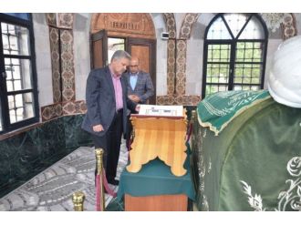Vali Kahraman Terzi Baba Mezarlığını Ziyaret Etti