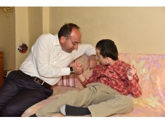 Başkan Üzülmez, Çocukların Yüzünü Güldürdü