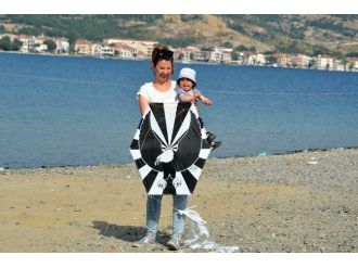Renkli Uçurtmalar Foça Semalarında