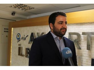 İzmirliler Başbakan Davutoğlu’nu Bağrına Bastı