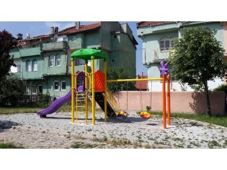 Park Ve Bahçelerdeki Oyun Gruplarını Kalite Standartlarına Göre Yeniliyor