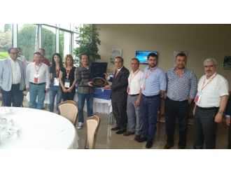 Ayso Yönetim Kurulu Başkanı Şahin’den Zorlu’ya Teşekkür Plaketi