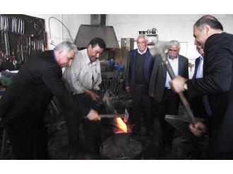 Esnaf Ziyaretine Giden Ak Parti Van Milletvekili Alpaslan Demir Dövdü