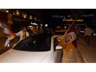 Galatasaray Şampiyonluğu Vanlı Taraftarları Sokağa Döktü