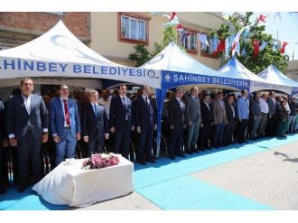 İstiklal Mahallesine Pazar Yeri Ve Sosyal Tesis Açıldı
