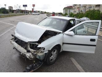 Otomobil Benzinliğe Daldı
