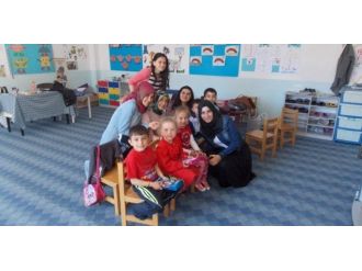 Gediz’de Anaokulu Öğrencilerine Diş Karnesi Verildi
