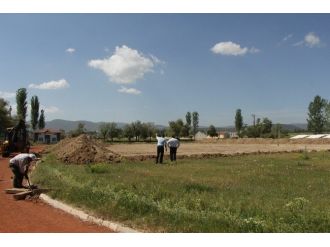 Hisarcık Futbol Sahasına Sentetik Çim Ve 400 Kişilik Tribün Yapımına Başlandı