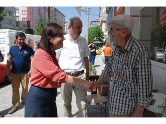 Chp Milletvekili Adayları Ziyapaşa Caddesi Esnafını Ziyaret Etti