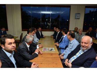 Bakan Güllüce, Maltepe’de Sabah Namazında Vatandaşla Buluştu