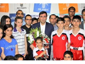 Bakan Yılmaz, Başarılı Sporcuları Kabul Etti